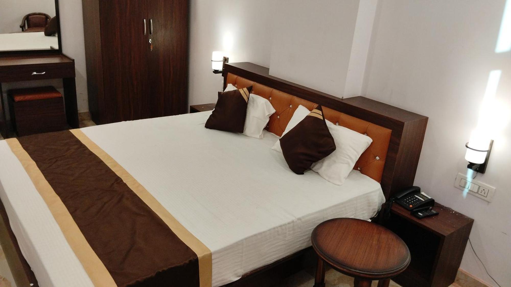 Grand Pearl Hotel & Banquet Lucknow Extérieur photo